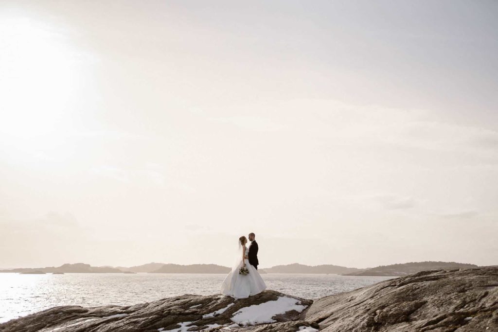 How to plan your Norway elopement in 2022 [+ FREE downloadable PDF] Norway Elopement photographer